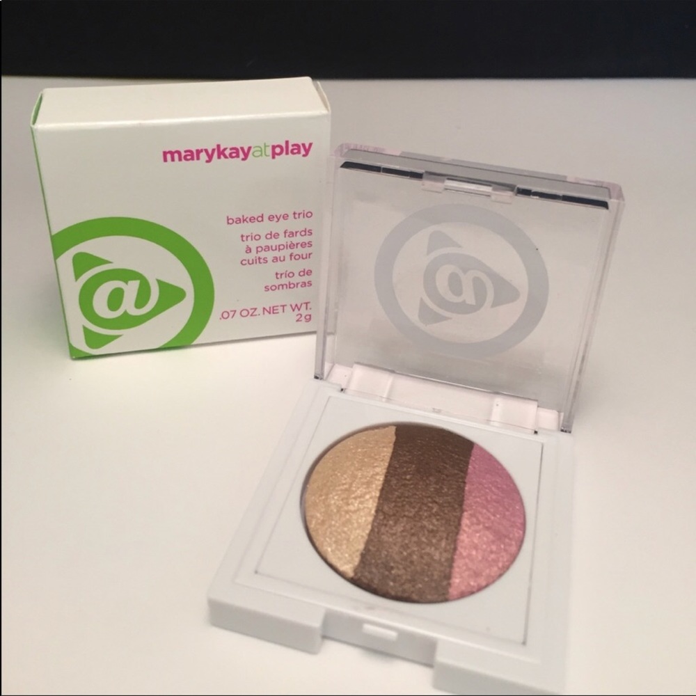 SOLD Mary Kay @play baked trio in Neapolitan